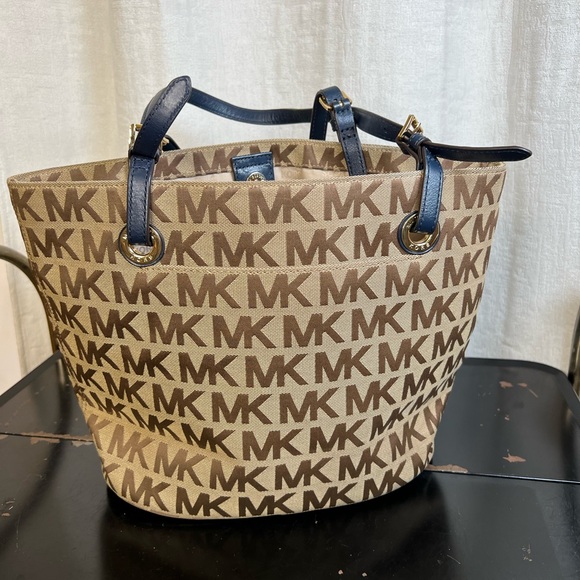 MICHAEL KORS Jet Set Jacquard Signature Tote Navy leather strap - Picture 2 of 9